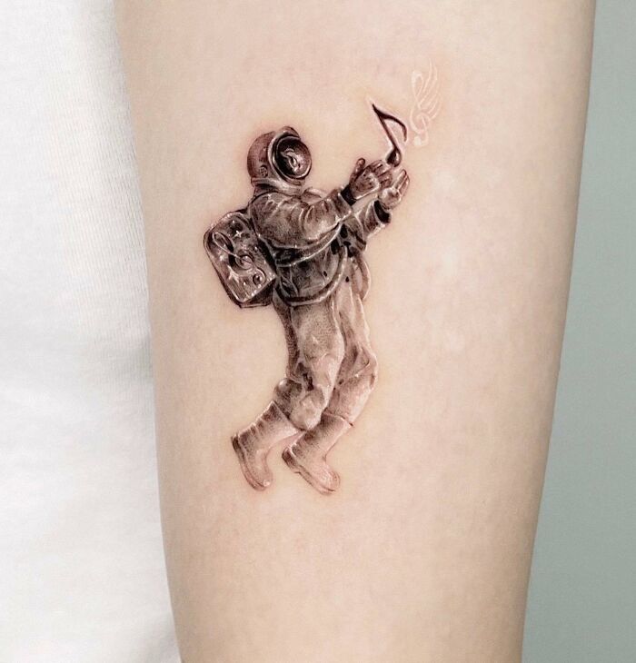 Tatouage d’astronaute mélomane