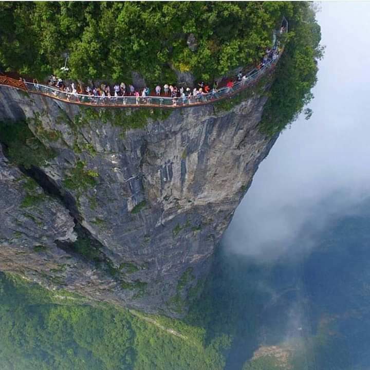 Passerelle en verre de 4600 pieds en Chine