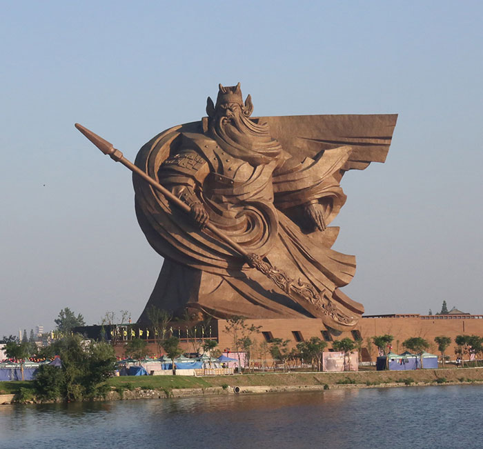 Statue du dieu guerrier Guan Hu, 58 mètres de haut, 1 197 tonnes, Jingzhou, Chine