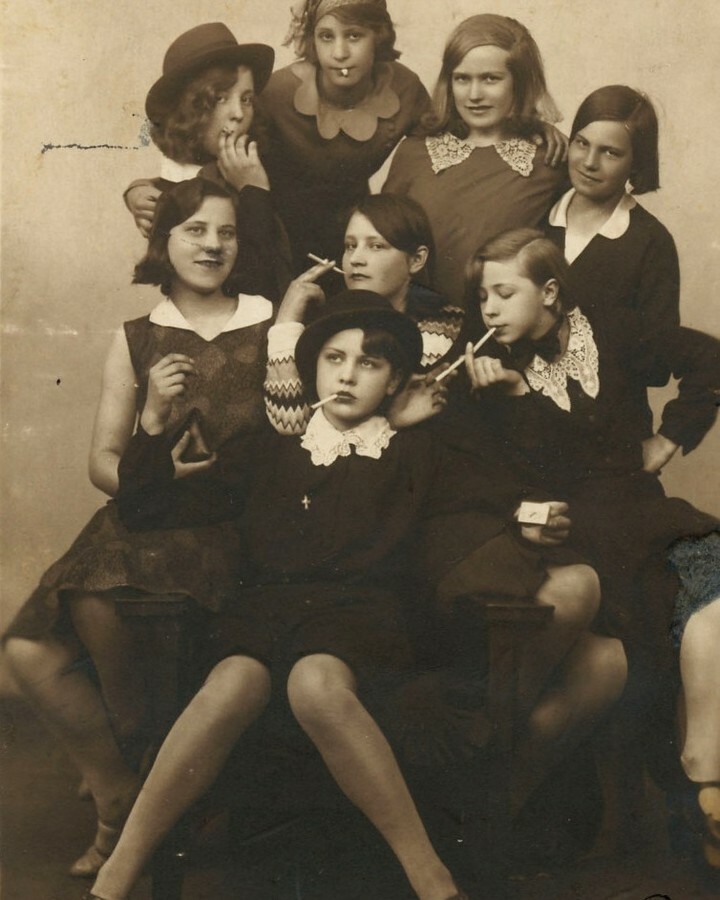 Bande d’adolescentes, Estonie, 1930