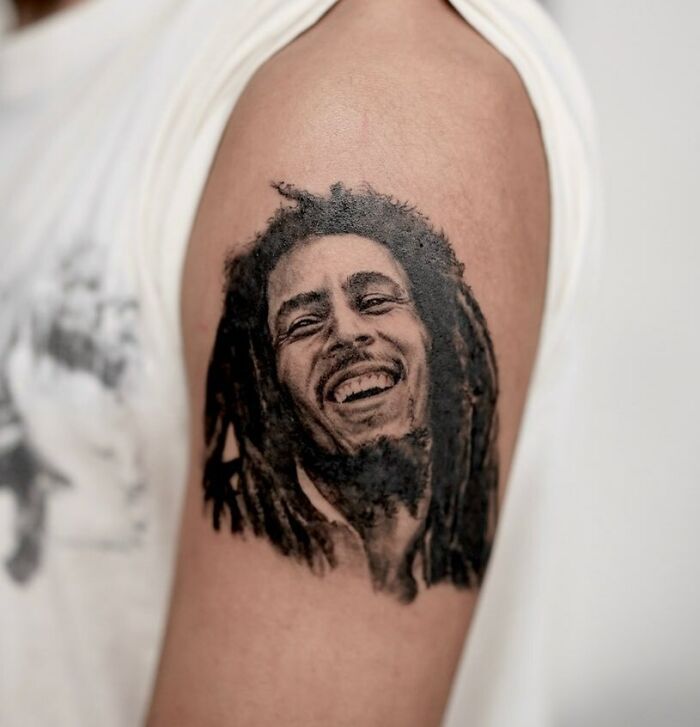Tatouage réaliste de Bob Marley