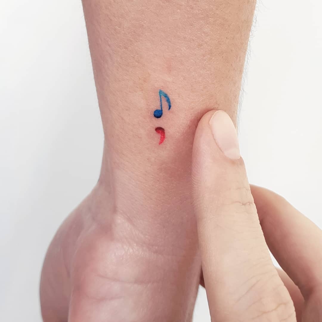 Tatouage de petites notes de musique