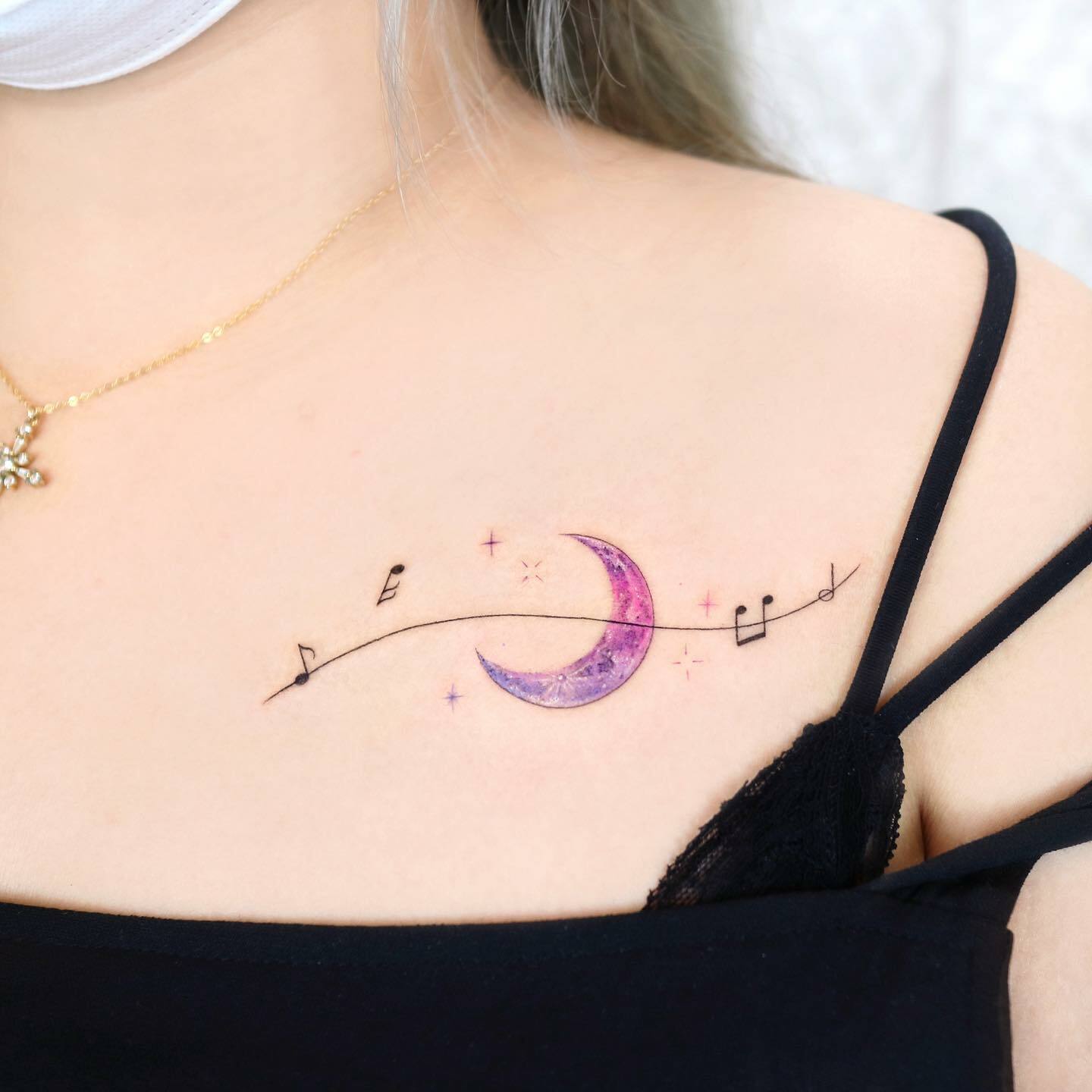 Tatouage de la lune de musique