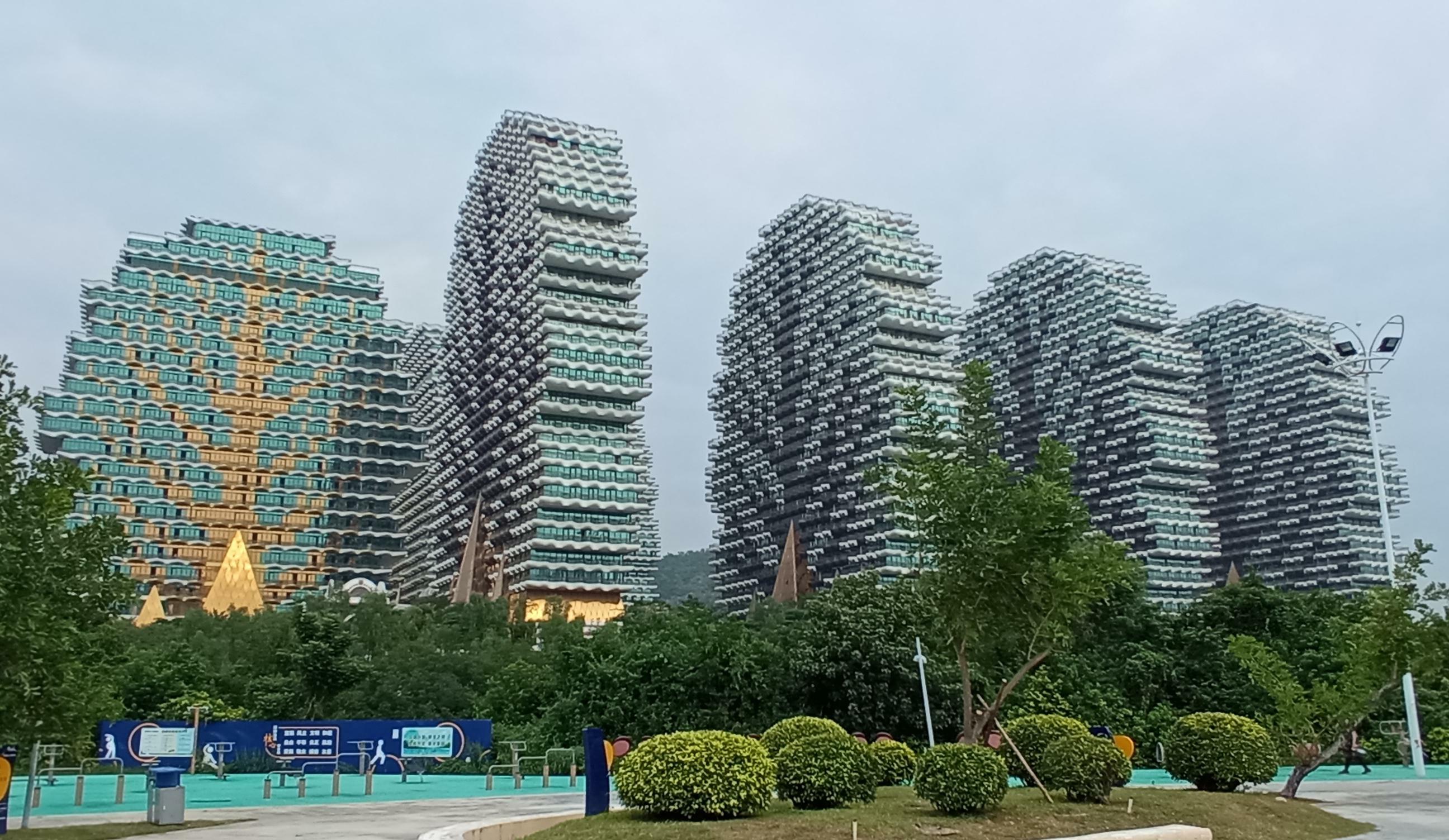 Ces bâtiments à Sanya, en Chine, ressemblent à des arbres