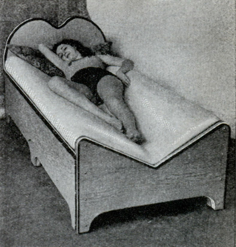 Un lit en forme de V inventé en 1932, qui soutient parfaitement le corps en tout point et favorise ainsi un meilleur repos.