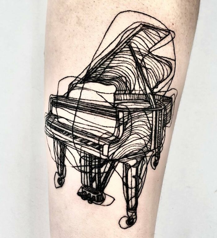 Tatouage piano ligne noire