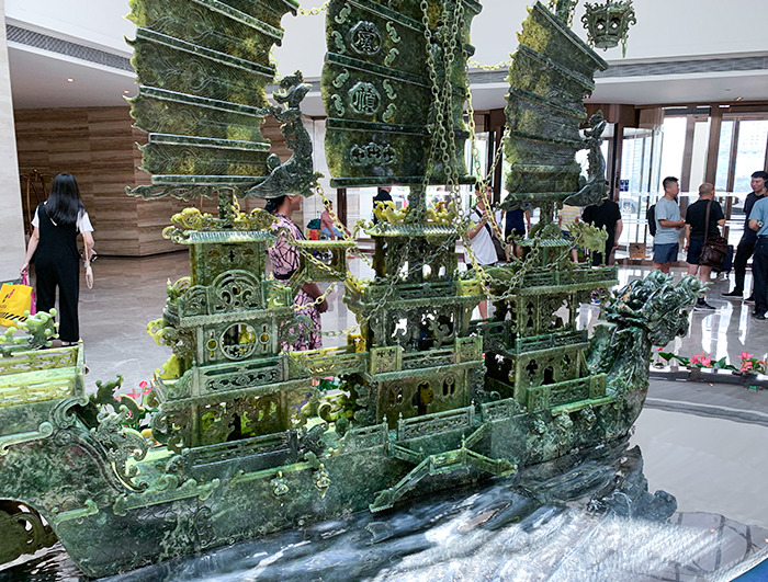 Cette sculpture de jade complexe dans un hôtel en Chine