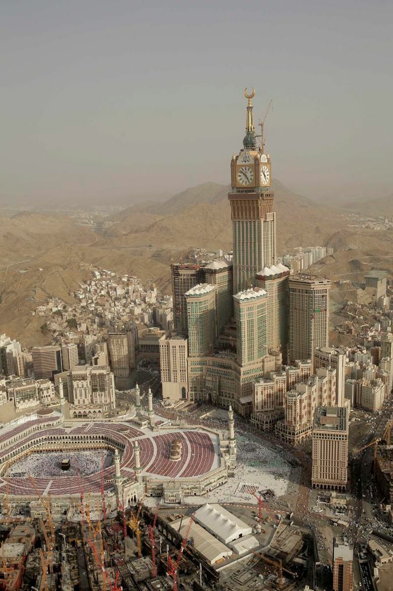 Paysage urbain de La Mecque, y compris l’hôtel Royal Tower. Le troisième bâtiment le plus haut du monde