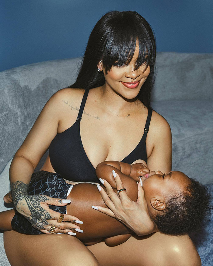 rihanna-sharing-maternity-breastfeeding-photos-2-64d34819d5764__700