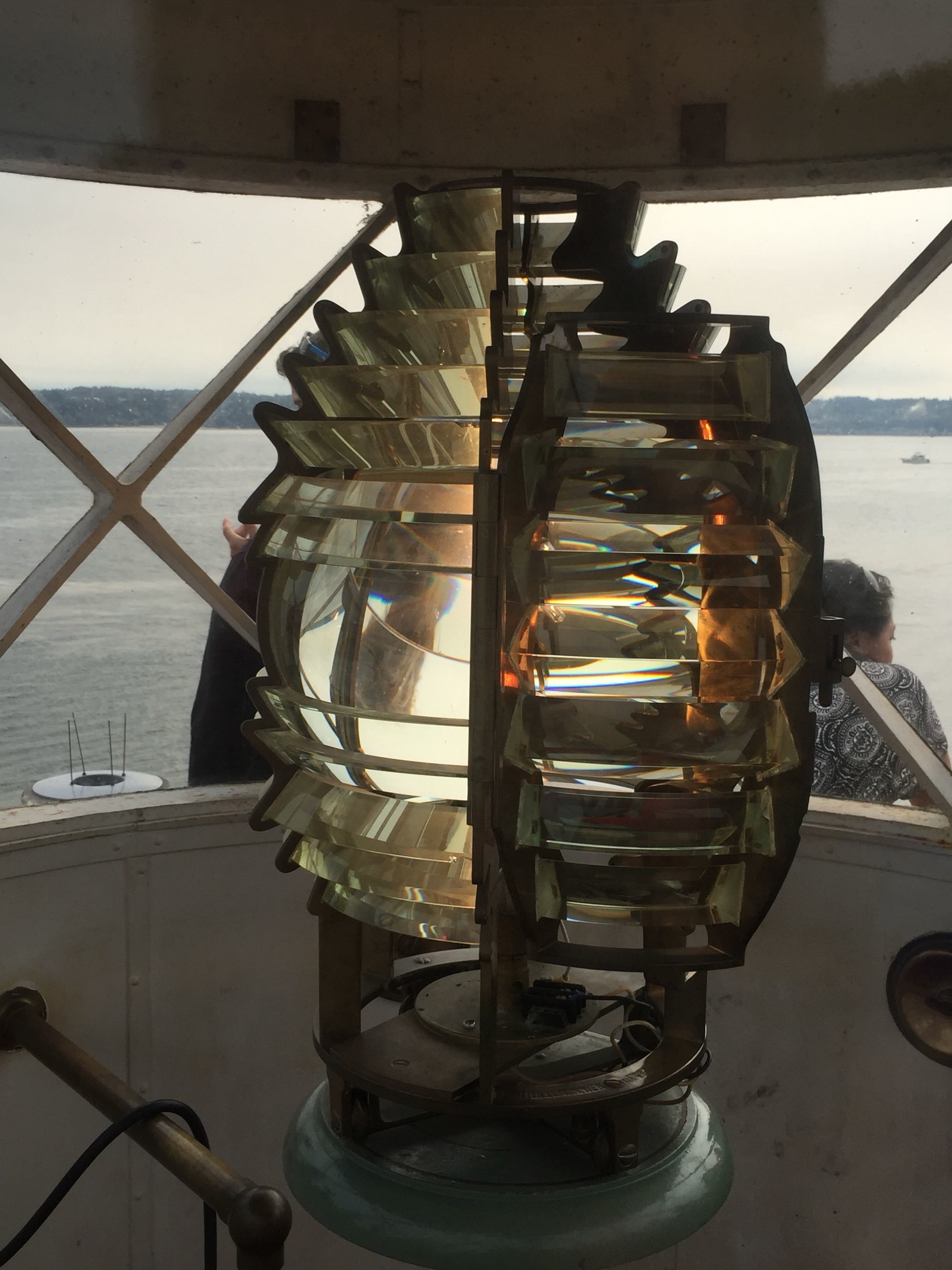 À quoi ressemble la lumière à l'intérieur d'un phare (avec la lentille de Fresnel d'origine)