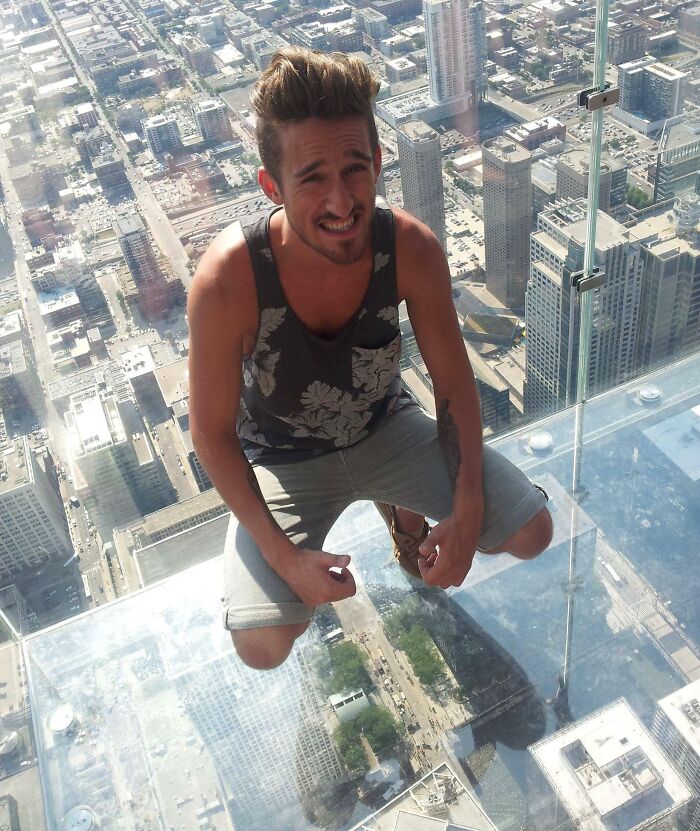 Je fais face à mon immense peur des hauteurs à 103 étages de la tour Willis à Chicago ! Je l’ai fait