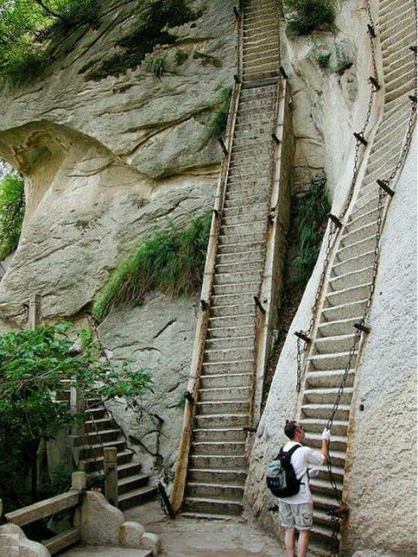 Escalade du Hua Shan, Chine. Le vieux chemin