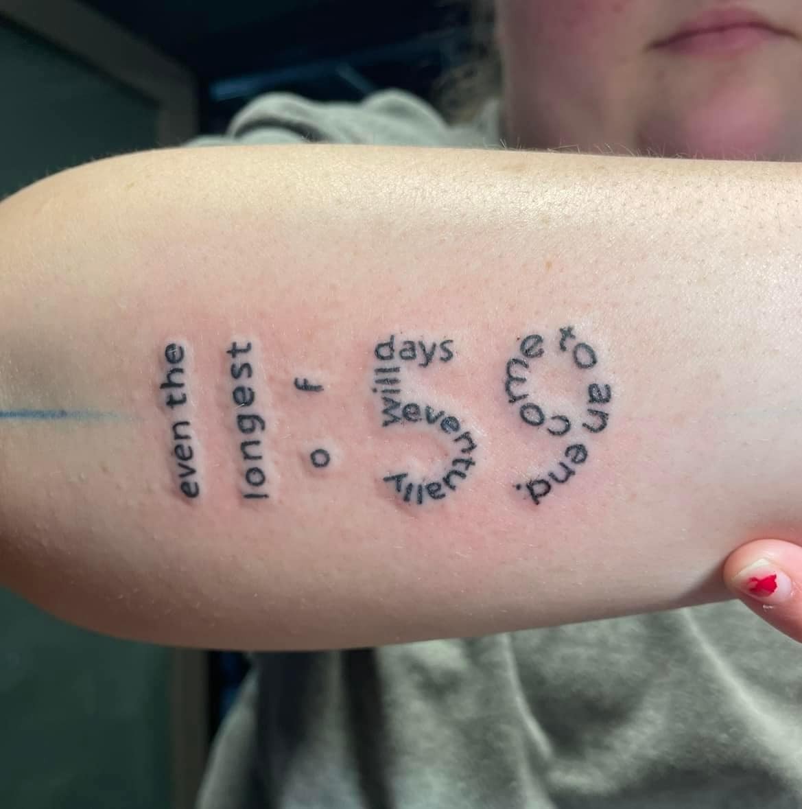 “Je ne suis pas en train de tatouer, mais je suis en train de tatouer et désolé que tu doives faire avec. ça” : 50 des pires tatouages (nouvelles photos)