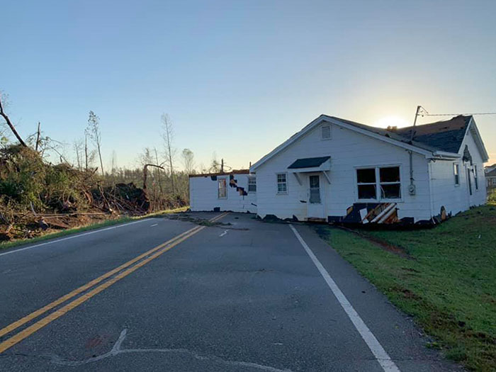 Une tornade à Thomaston, en Géorgie, a arraché une maison de ses fondations et l’a mise sur la route.