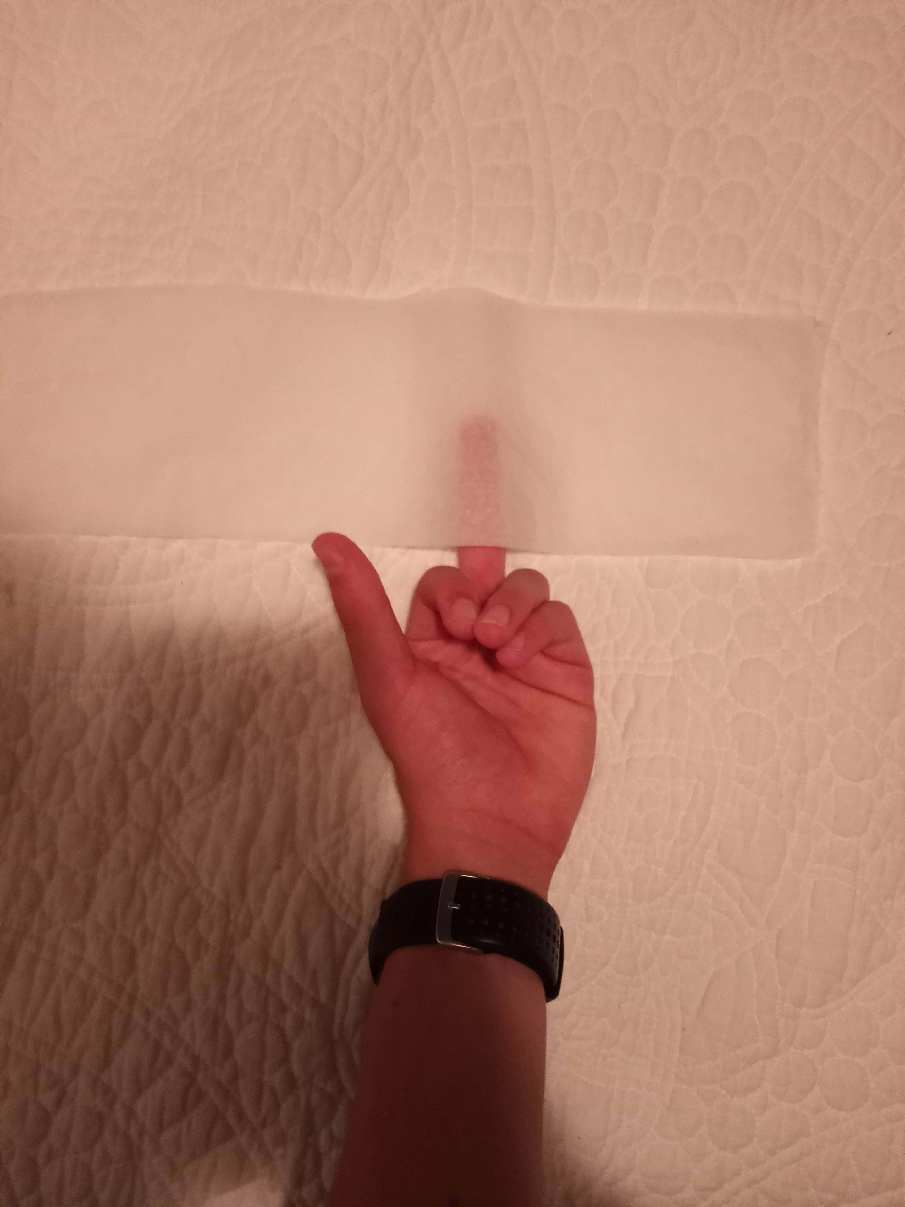 Le papier toilette le plus absurdement mince que j'ai jamais vu, trouvé dans mon Airbnb.