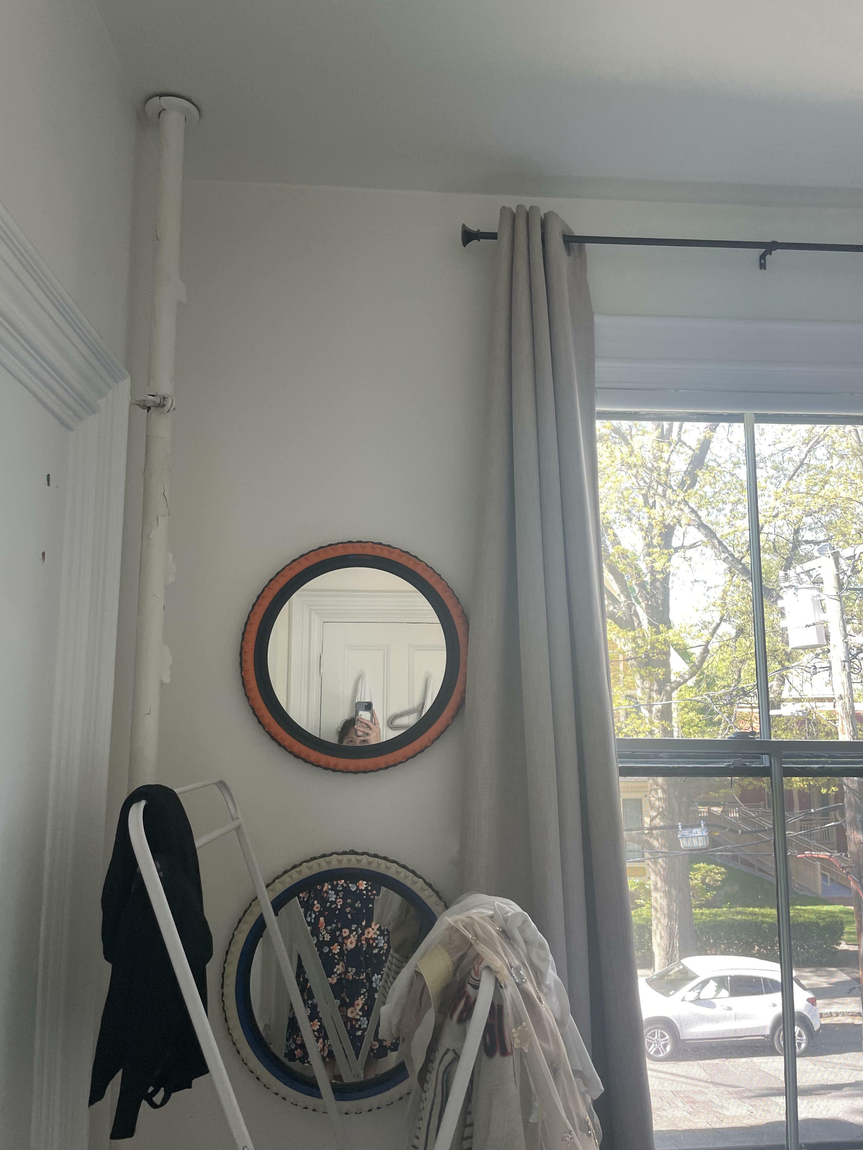 L'emplacement de ces miroirs dans mon Airbnb