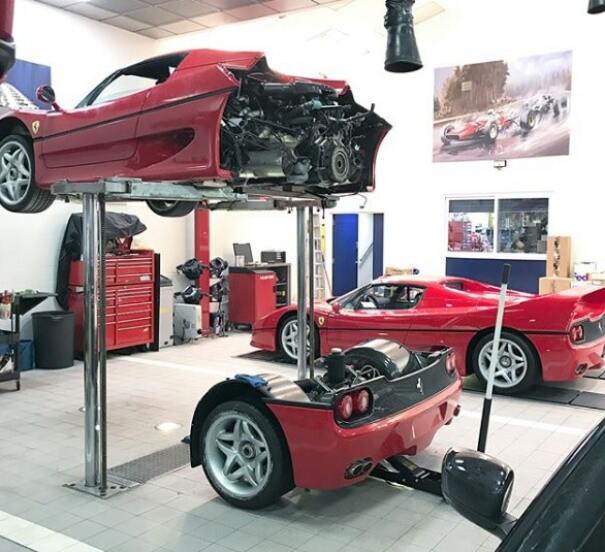 Changement d’embrayage sur une Ferrari F50 [586 X 535]