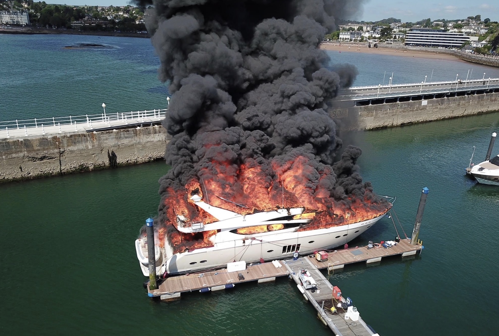 Incendie d’un yacht à moteur à Torquay, Royaume-Uni 28/5/22