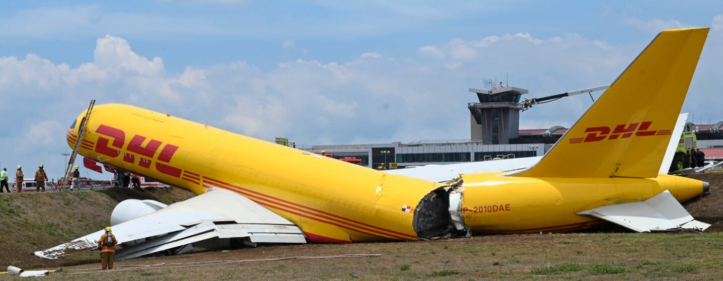 Je pense que nous avons besoin de ruban adhésif pour avion