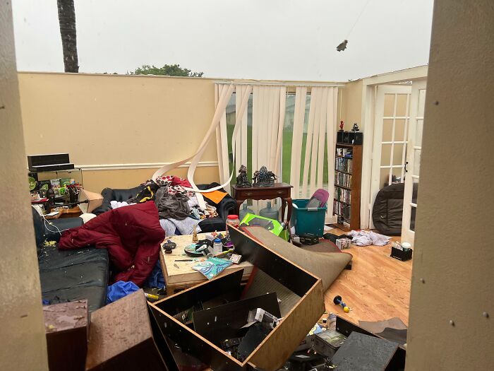 L’ouragan Ivan a fait sauter le toit de ma maison et détruit presque tout ce que je possède.