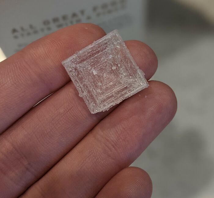 J’ai trouvé un cristal de sel parfait dans mon paquet de sel de mer