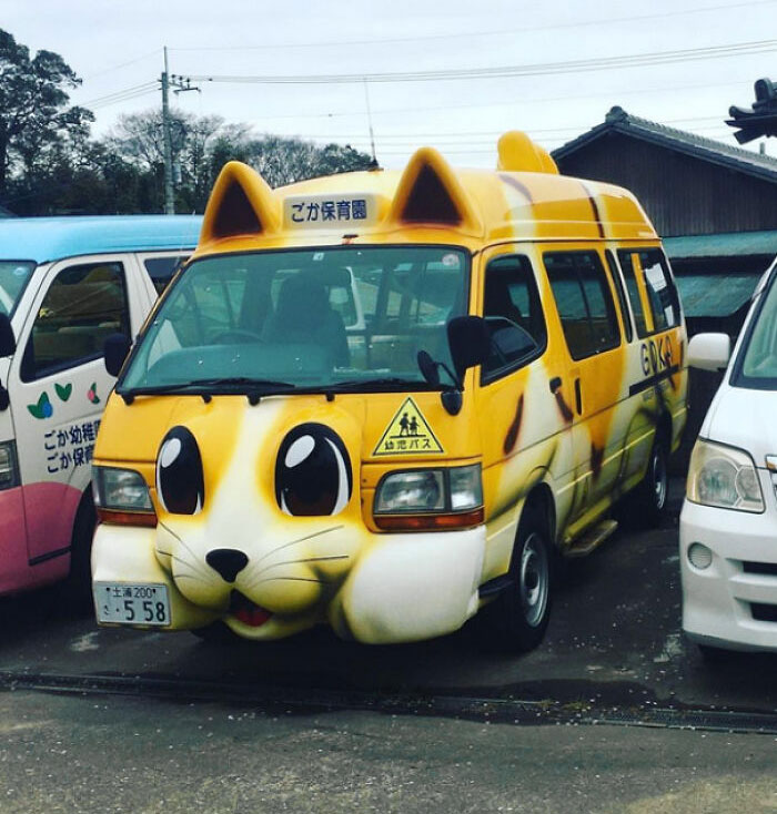 Ce bus-chat pour transporter des enfants japonais en âge préscolaire