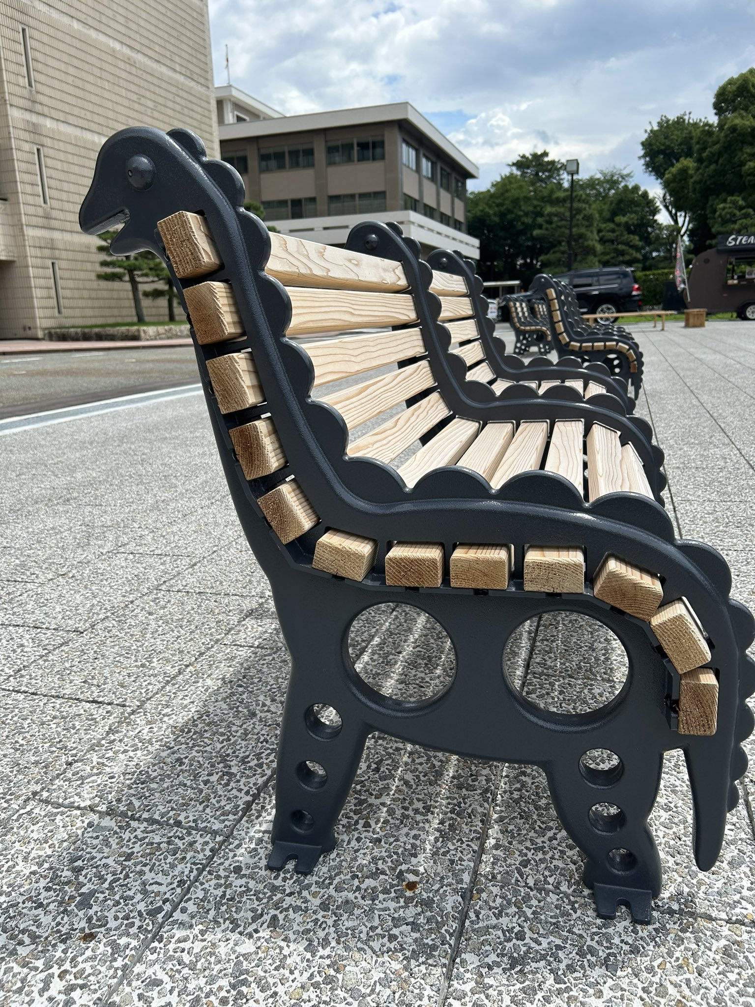 La préfecture de Fukui possède des bancs de dinosaures et est connue pour ses musées de dinosaures. Environ 80 % de tous les fossiles de dinosaures du Japon se trouvent à Fukui.