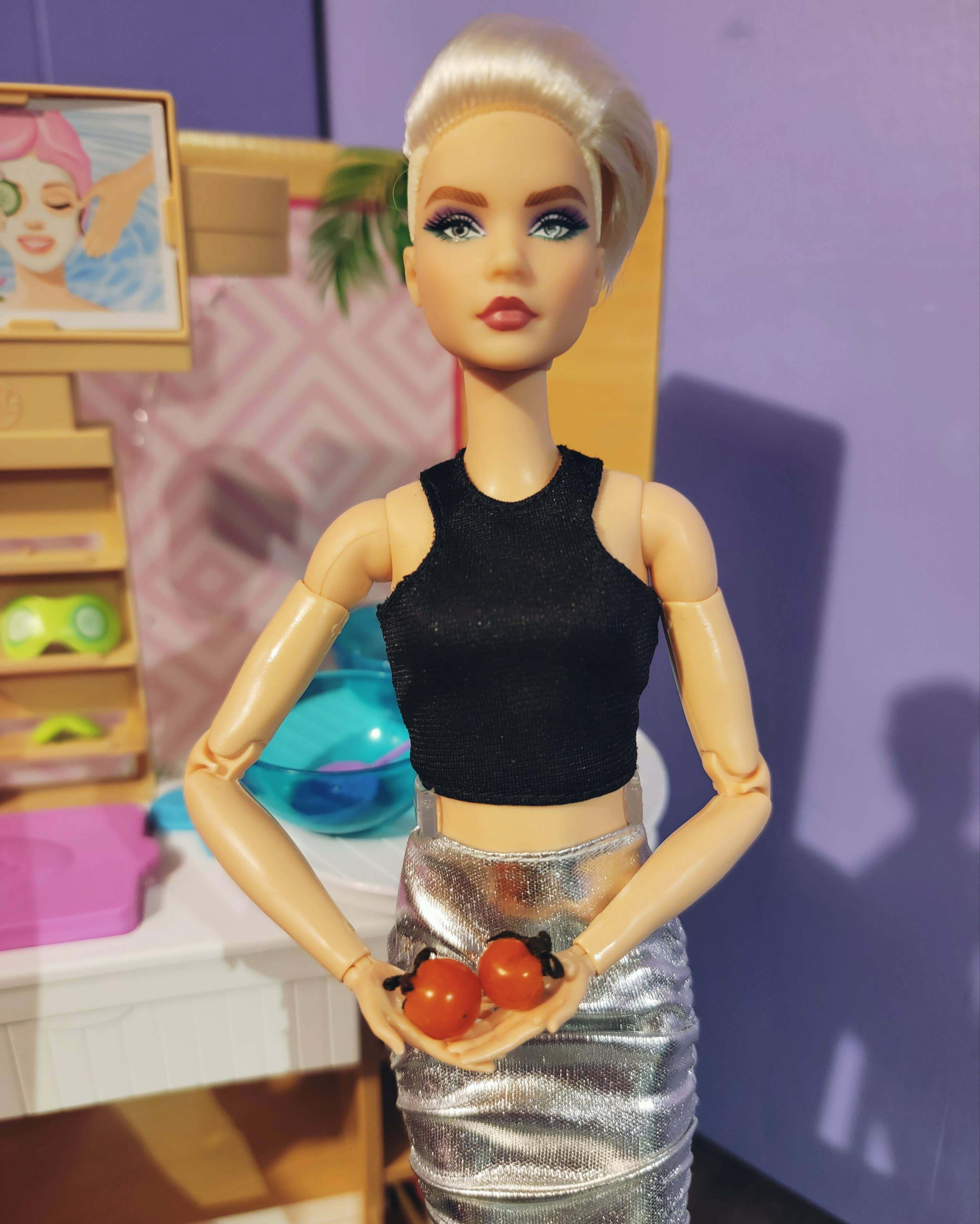 Cette Barbie fait de la salsa ce soir !