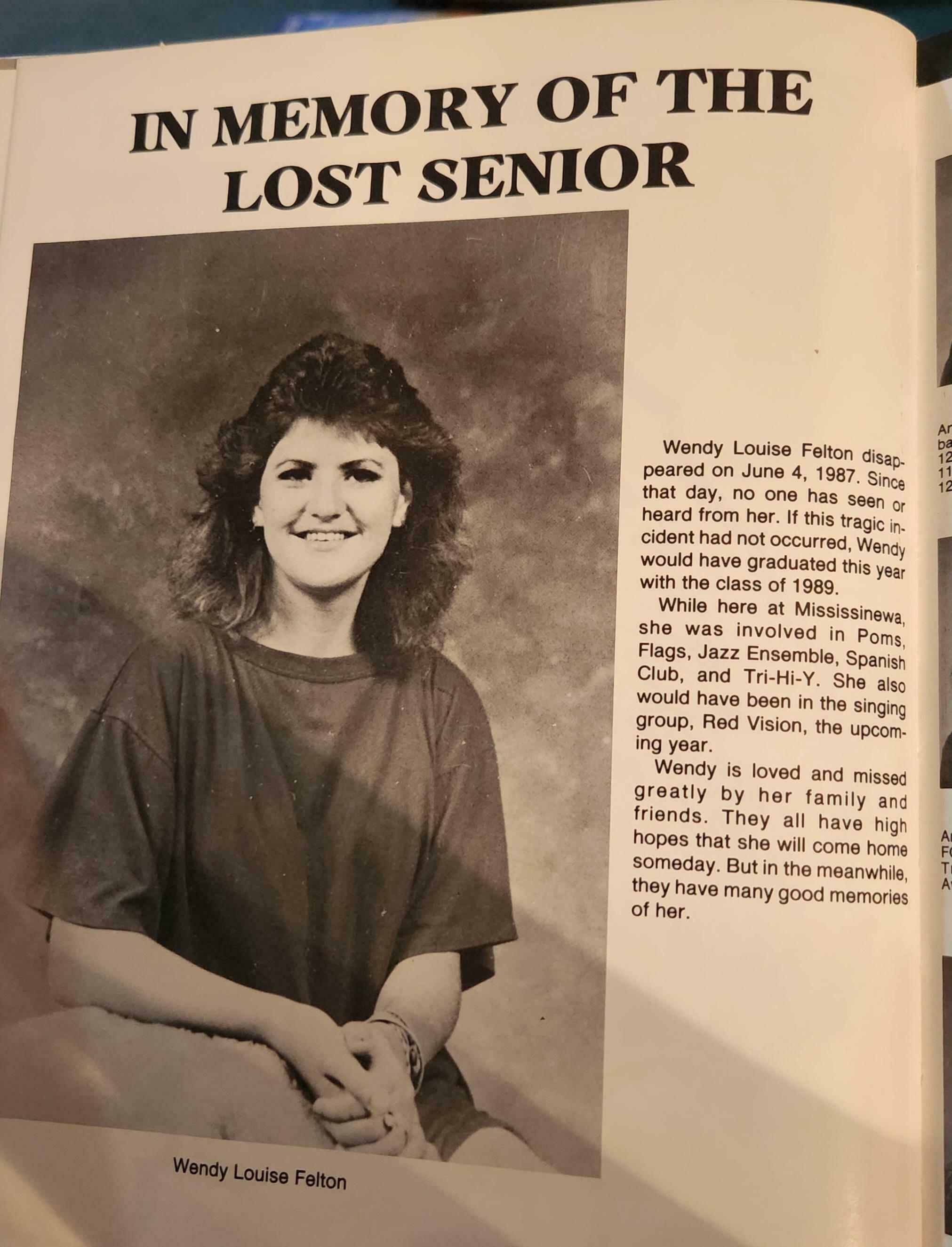Page d'une personne disparue tirée de l'annuaire d'un vieux lycée
