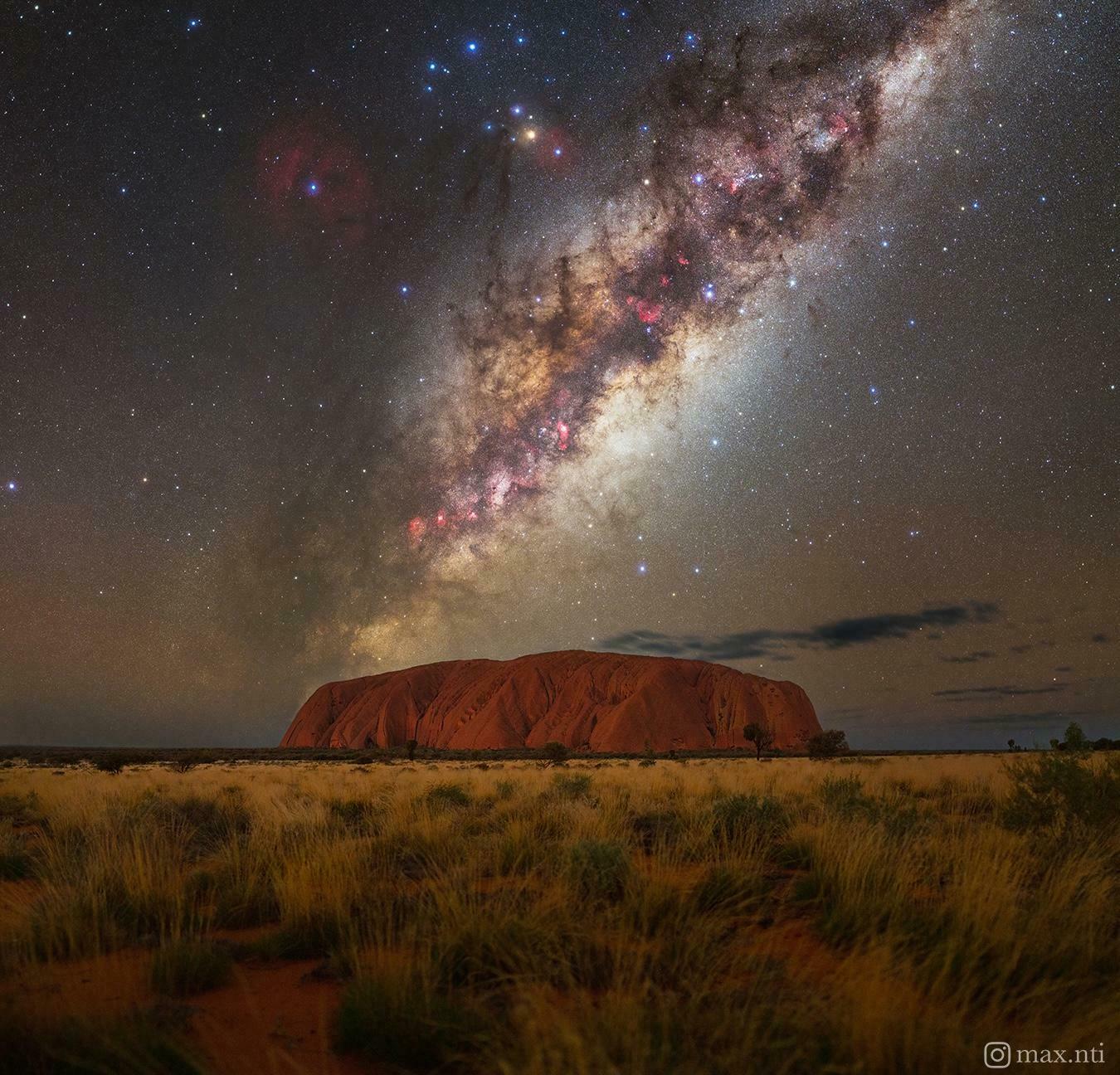 Le noyau de la Voie lactée au-dessus d’Uluru