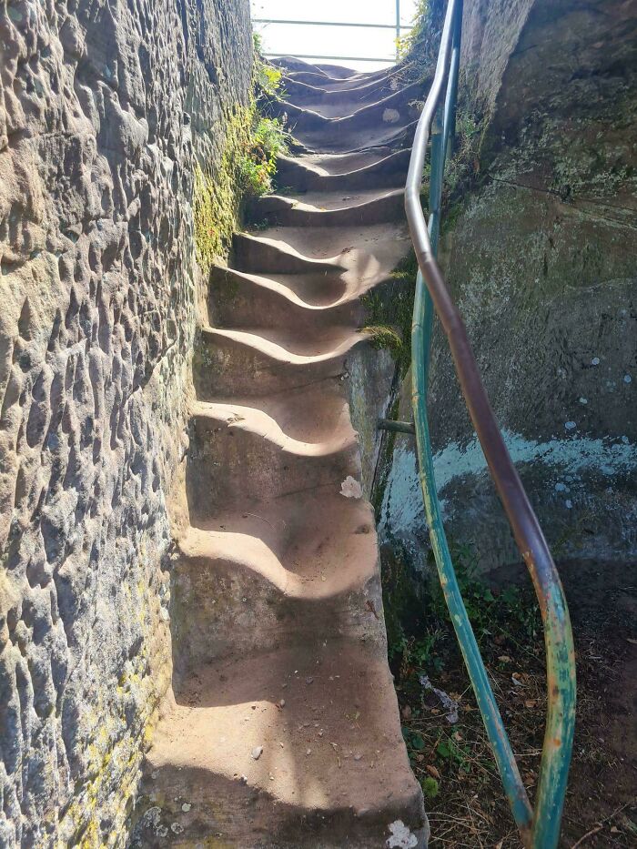 Des escaliers très usés qui ont été utilisés pendant des centaines d’années