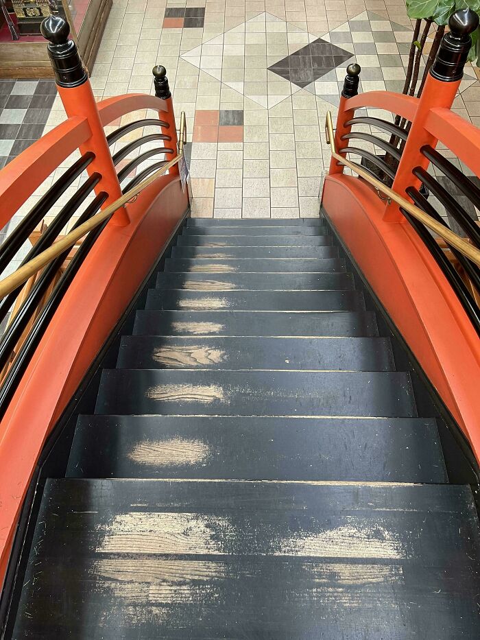 Modèle d’usure sur les escaliers en montant ou en descendant