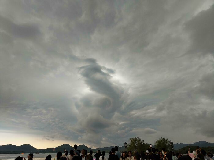 Ce nuage que j’ai vu en Chine ressemblait à un dragon