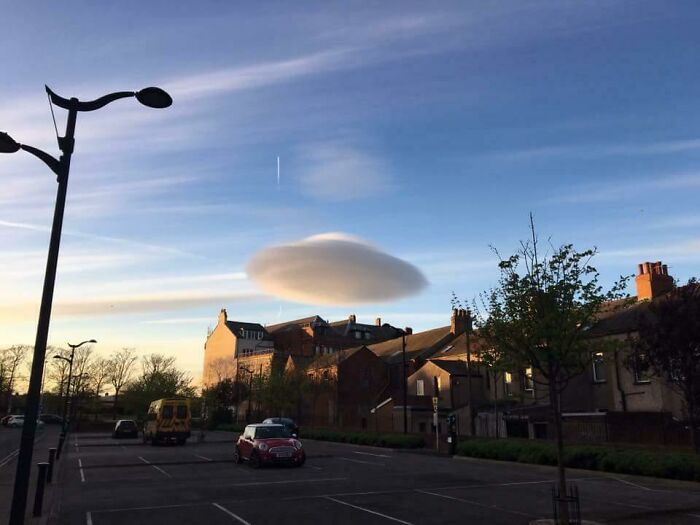 Ce nuage ressemble à un OVNI