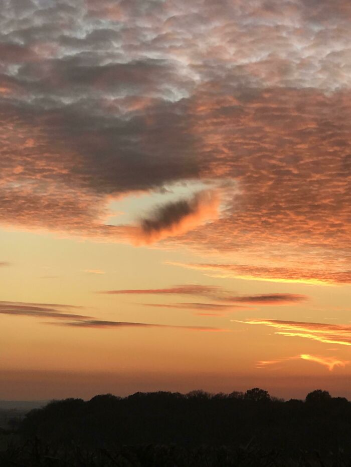 La façon dont le nuage est tombé de l’autre nuage il y a quelques jours