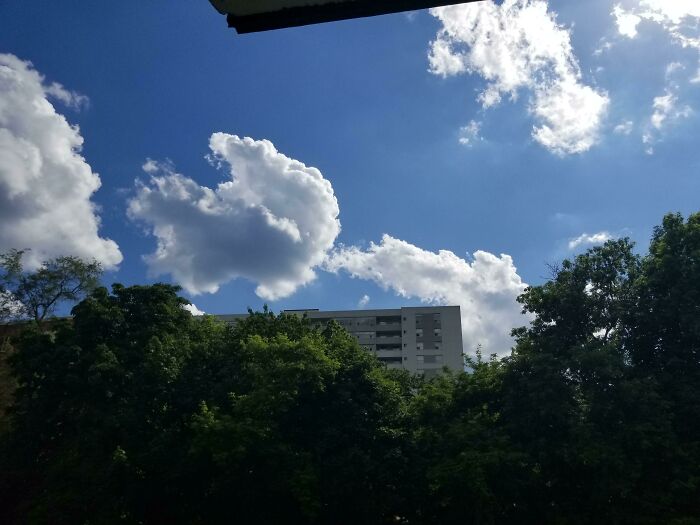 Ce nuage ressemble à un écureuil qui pète