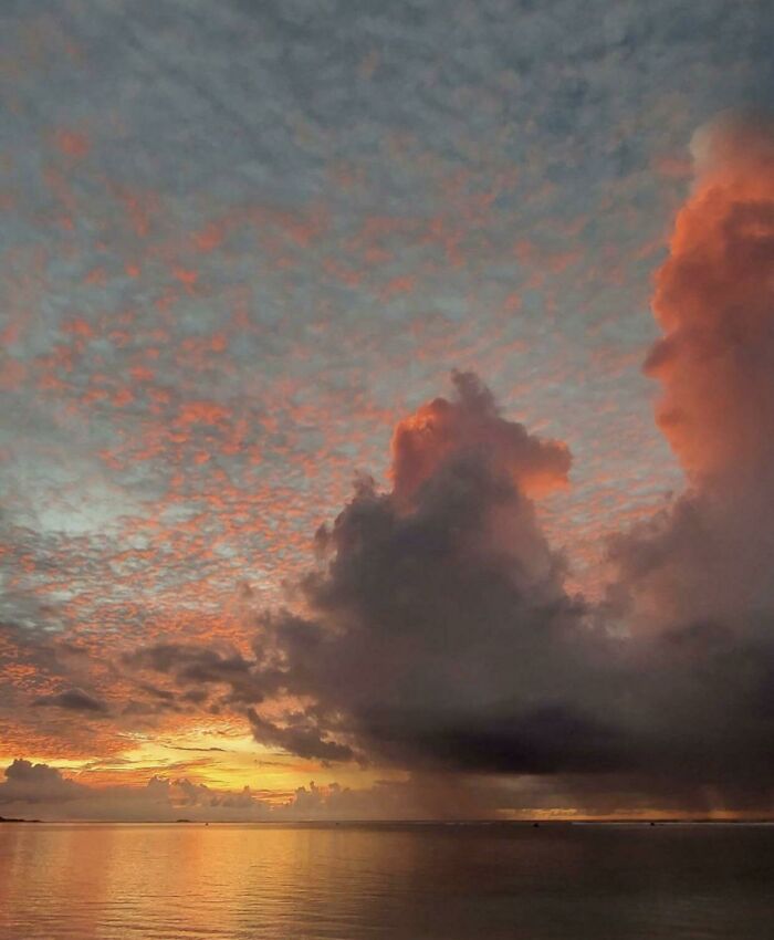 Nuage qui ressemble à un gars sur le point de manger un sandwich