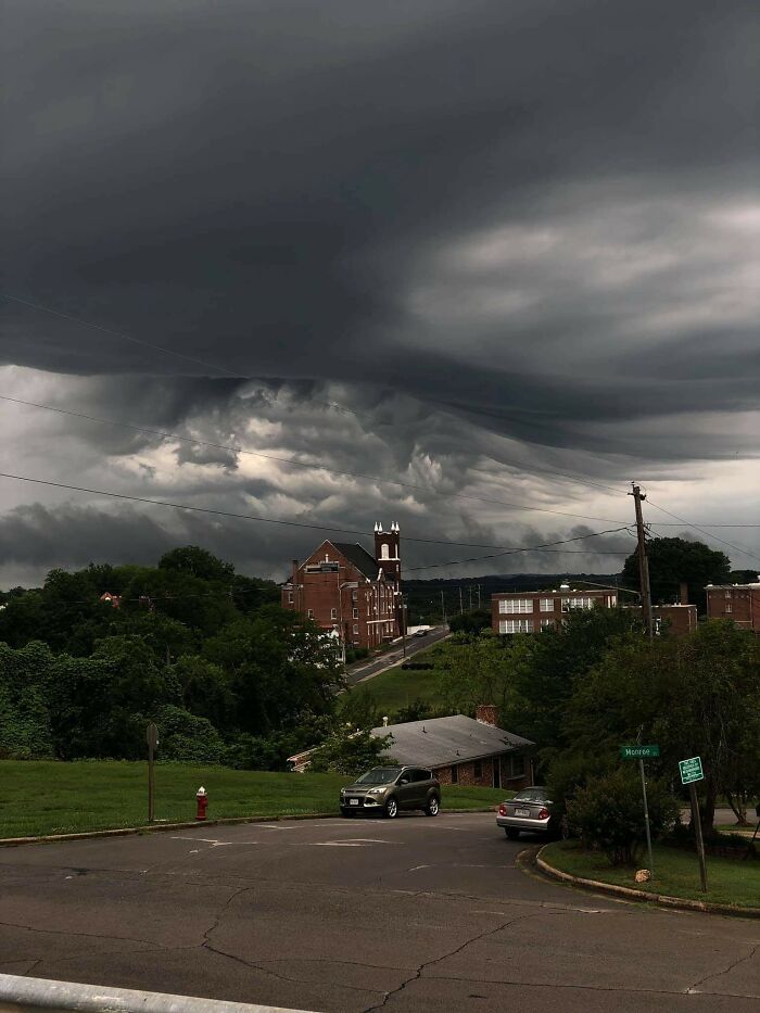 Nuage de la tempête d’aujourd’hui, on dirait un film d’horreur