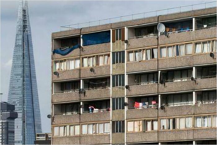 Une image parfaite pour montrer la disparité des richesses. Londres, Angleterre