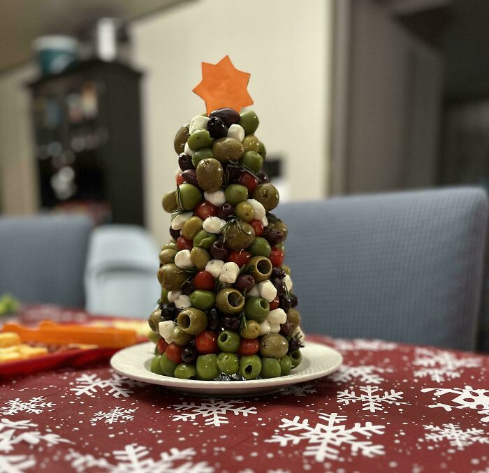 Apéritif de Noël – Olives, perles de mozzarella, tomates raisin