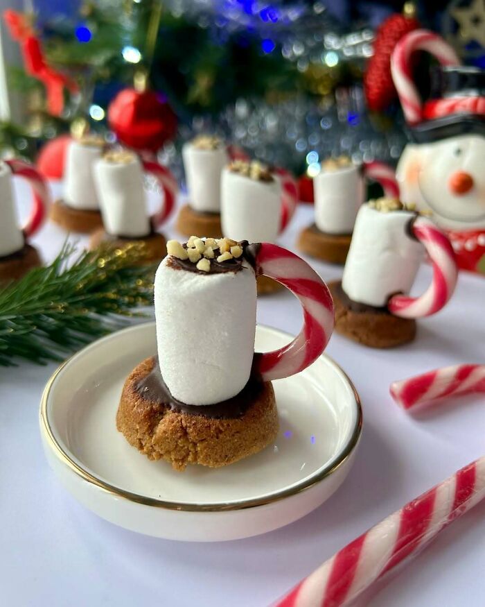 Pour commencer ce mois de magie et de célébrations, je t’offre une “recette” (voire un assemblage) de très délicieuses petites coupes de Noël.