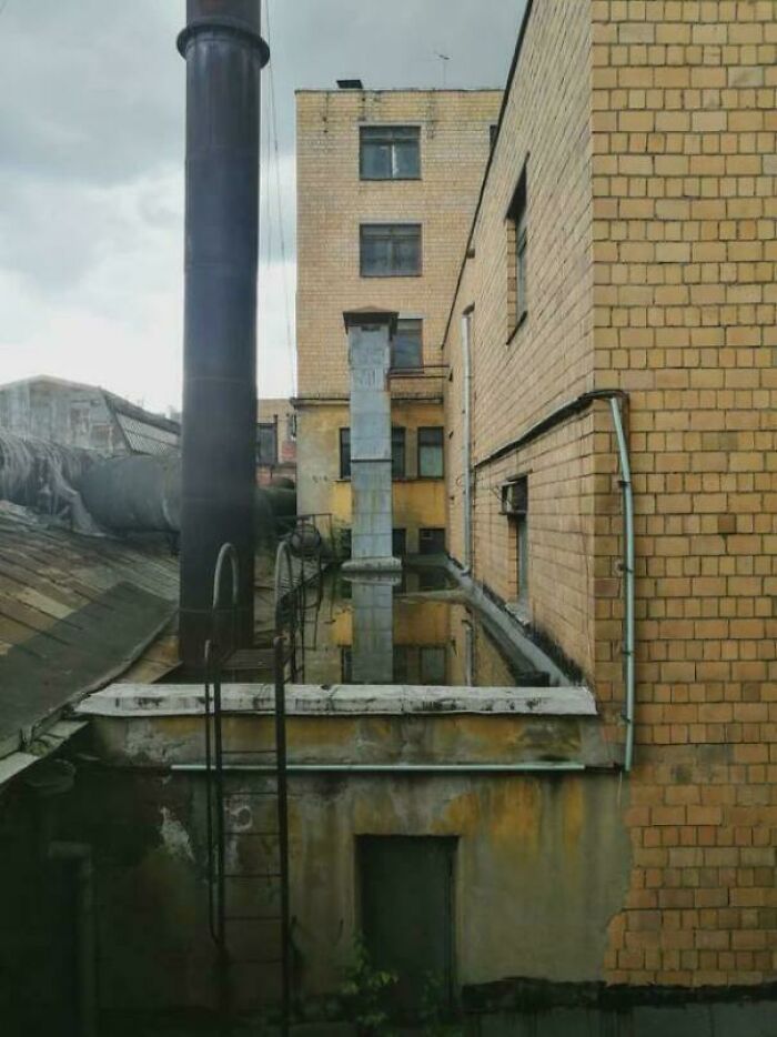 Vue d’une salle de classe d’un collège où j’allais. Moscou