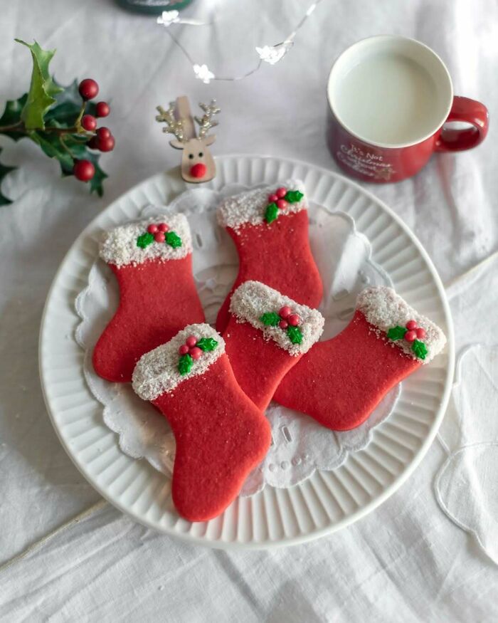 Biscuits de Noël. Ces biscuits sont agréables à partager et à offrir, ils sont faciles à faire et sont idéaux pour les fêtes de Noël.